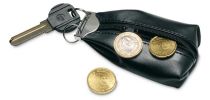 Kerying With Purse