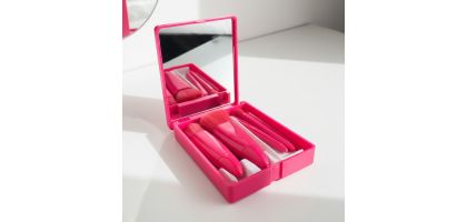 5 Brushes with a Plastic Mirror Box